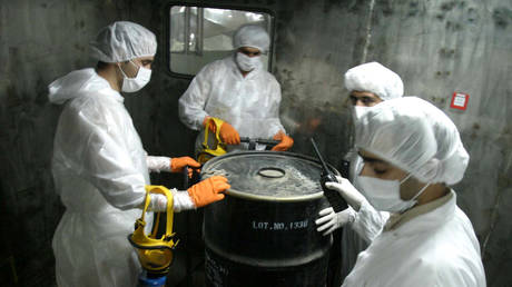 FILE PHOTO. Iranian technicians lift a barrel of "yellow cake" to feed it into the processing line of Uranium Conversion Facility (UCF) in Isfahan. © Reuters / Stringer AP