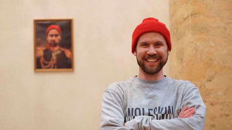Russian man investigated for ‘insulting memory’ of war heroes after placing his portrait in St. Petersburg’s Hermitage Museum