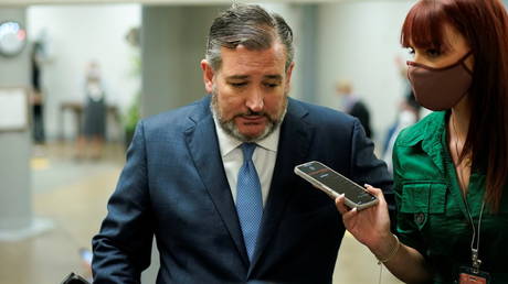Parent protests: #Nazism trends on Twitter as media accused of pushing ‘fabrication’ of Ted Cruz supporting ‘Nazi salutes’
