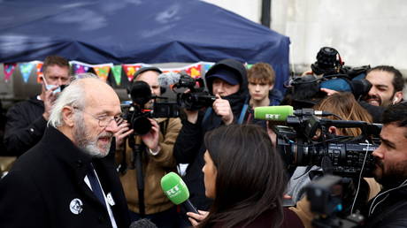 Julians Assange's father, John Shipton, speaks to the media outside the Royal Courts of Justice in London, UK, on October 28, 2021.