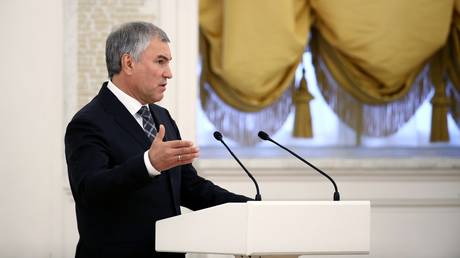 Unvaccinated Russian MPs to be forced to work remotely after speaker mandates Covid-19 inoculation for EVERYONE in parliament