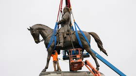 Faire fondre des statues pour créer de l'art moderne est un signe que l'Amérique déteste sa propre histoire et qu'ISIS détruit Palmyre