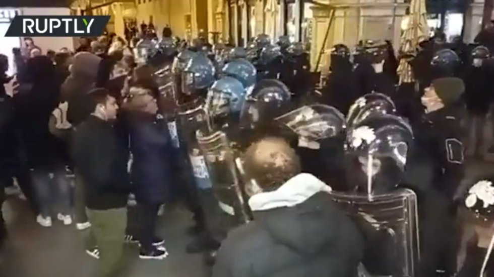 Thousands across Italy want Covid Green Pass scrapped (VIDEOS)
