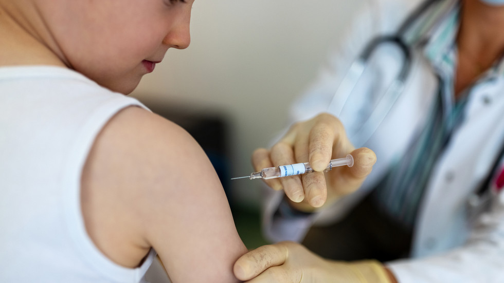 Countries cautioned on rush to vaccinate children