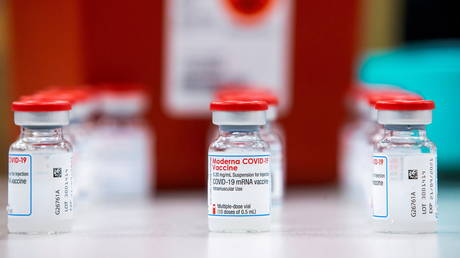 Vials of the Moderna COVID-19 vaccine. © Reuters / Carlos Osorio