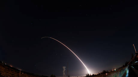Minuteman III missile launches from Vandenberg Air Force Base in United States. April 26, 2017. © Reuters / Michael Peterson