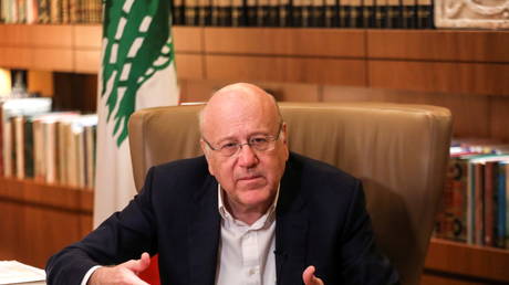 Lebanese Prime Minister Najib Mikati speaks during an interview with Reuters at the government palace in Beirut, Lebanon (FILE PHOTO) © REUTERS/Mohamed Azakir
