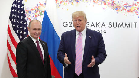 Russia's President Vladimir Putin and US President Donald Trump attend a meeting on the sidelines of the G20 summit in Osaka, Japan June 28, 2019. © Sputnik / Mikhail Klimentyev / Kremlin via REUTERS