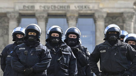 German police during a demonstration in Berlin. April, 13, 2021. © AFP / John MACDOUGALL
