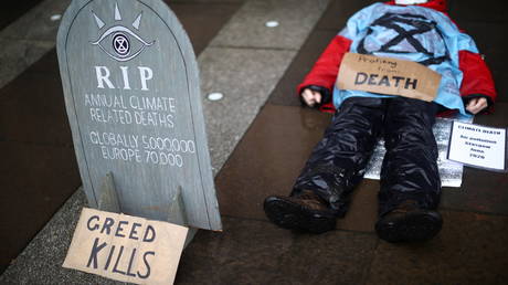 Extinction Rebellion brings its unsubtle theatrics to Glasgow for COP26 © Reuters / Hannah McKay