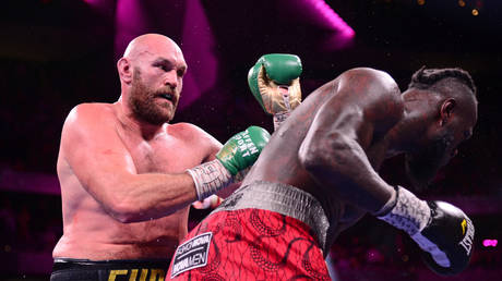 Tyson Fury was INJURED heading into epic trilogy fight with Wilder, father says (VIDEO)