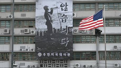 The US embassy building in Seoul. © AFP / Jung Yeon-je