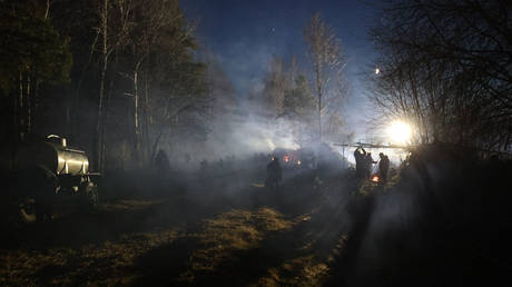 Migrants in a camp on the Belarusian-Polish border in the Grodno region. © AFP / Ramil NASIBULIN