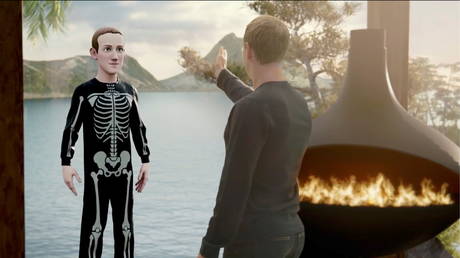 Facebook CEO Mark Zuckerberg speaks to an avatar of himself in the "Metaverse" during a live-streamed virtual and augmented reality conference to announce the rebrand of Facebook as Meta, in this screen grab taken from a video released (FILE PHOTO) © Facebook/Handout via REUTERS