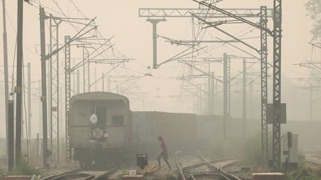 Toxic smog engulfs Delhi