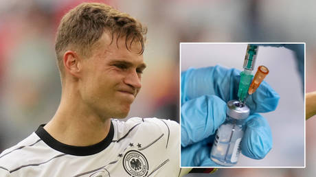 Joshua Kimmich has become embroiled in a vaccine controversy © Matthias Schrader / Reuters | © Hannibal Hanschke / Reuters