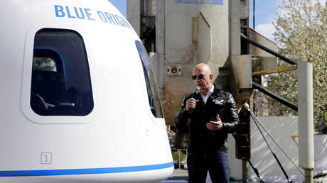 FILE PHOTO: Jeff Bezos addresses the media about the New Shepard. ©REUTERS / Isaiah J. Downing