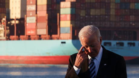 FILE PHOTO: U.S. President Joe Biden visits the Port of Baltimore, Maryland, U.S., November 10, 2021. REUTERS/Evelyn Hockstein