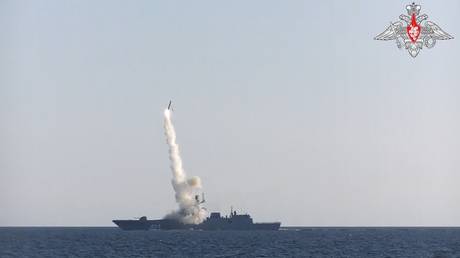Russian frigate ‘Admiral Gorshkov’ fires Zircon hypersonic missile in the Barents Sea, July 2021. © Russian Defense Ministry/Sputnik