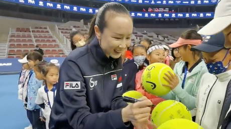 Peng Shuai appeared at a tennis center on Sunday © Twitter / qingqingparis via Reuters