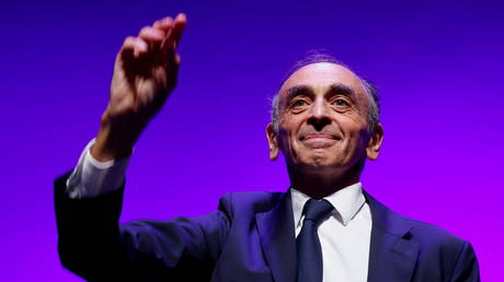 Far-right French commentator Eric Zemmour attends a news conference for the promotion of his new book "La France n'a pas dit son dernier mot" (France has not yet said its last word) in Toulon, France, (FILE PHOTO) © REUTERS/Eric Gaillard