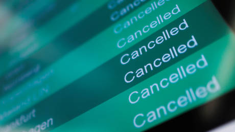 FILE PHOTO: A display panel shows cancelled flights at Tegel airport in Berlin. © Reuters / Hannibal Hanschke
