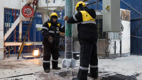 Russia running out of 'easy' oil