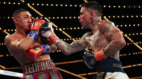 Teofimo Lopez (left) lost his lightweight title © AL BELLO / GETTY IMAGES NORTH AMERICA / Getty Images via AFP