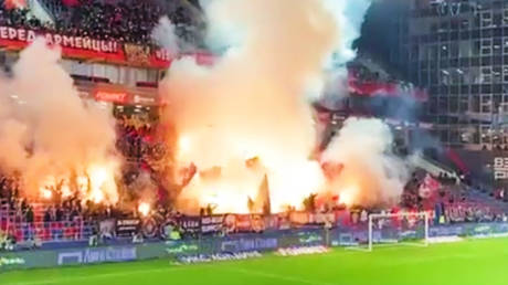 Hundreds of fans were detained after a pyrotechnic display during the match between CSKA Moscow and Zenit © Twitter / Kt7dR49Tb3QxcnI