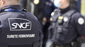 Un attaquant armé d'un couteau abattu par la sécurité ferroviaire de Paris après avoir crié « La France est dirigée par l'État islamique » – les médias rapportent