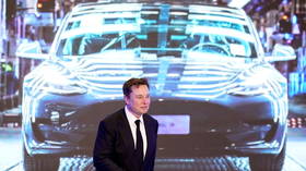 Elon Musk puts 10% Tesla stock sale to TWITTER POLL, promises to stick to result