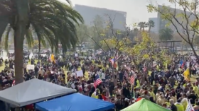 تماشا کنید: جمعیت عظیمی در لس آنجلس برای اعتراض به دستورات سختگیرانه واکسن تجمع کردند