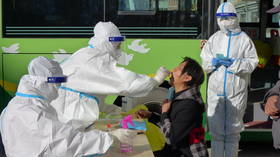 Une ville chinoise offre des primes en espèces à la recherche des origines de l'épidémie