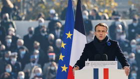 Macron quietly changes French flag â€