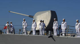 Beijing reacts to US warship sail-by