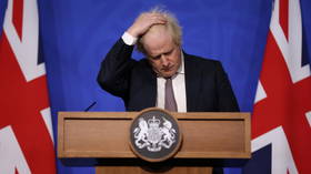 Boris Johnson révèle la réponse du Royaume-Uni à la souche Omicron de Covid