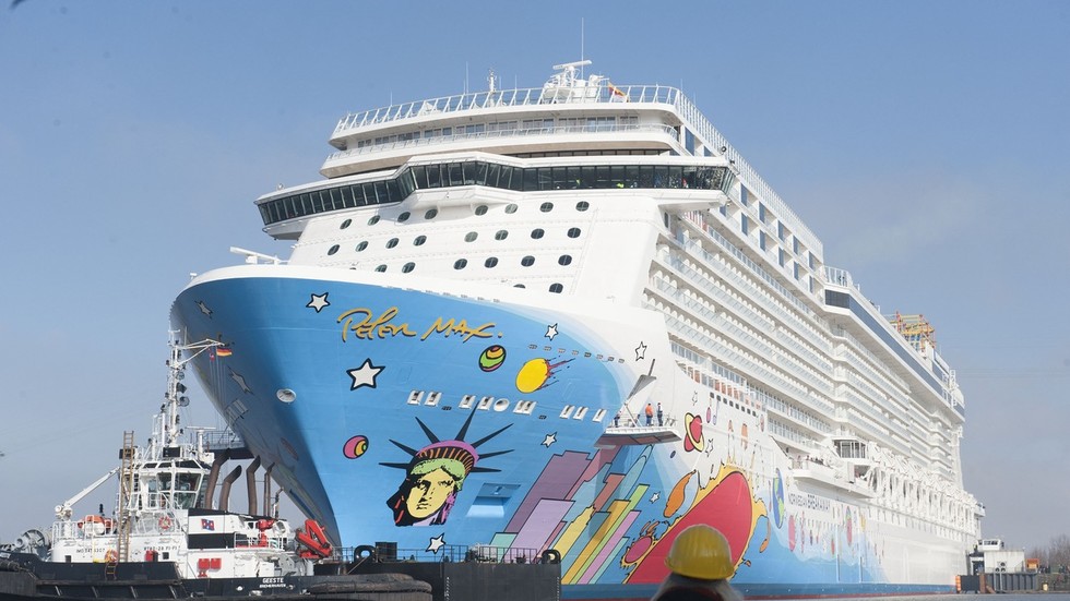 Covid outbreak on cruise ship with over 3,000 passengers