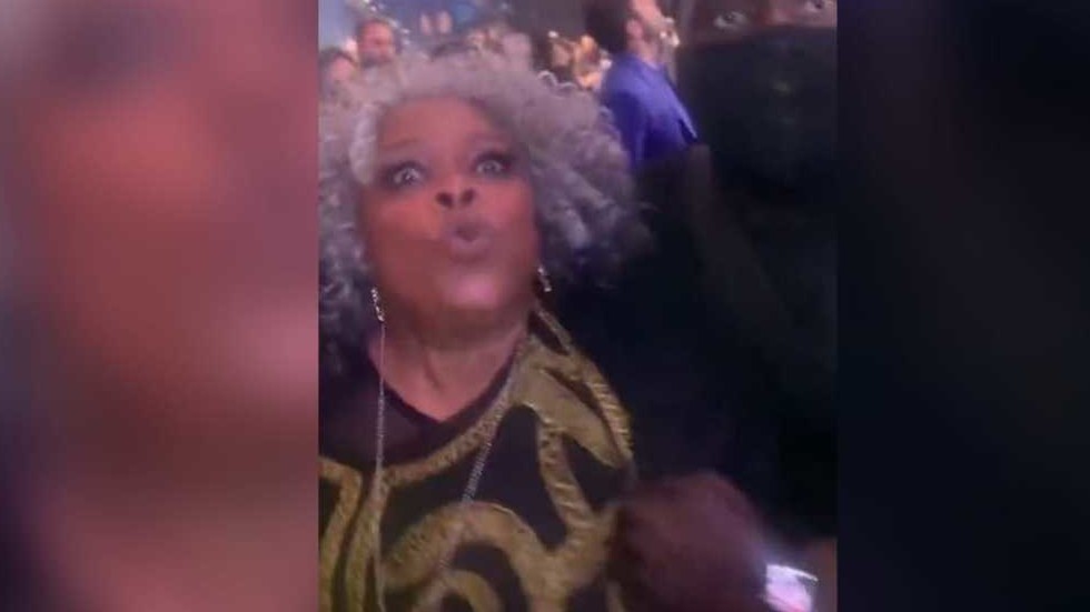 https://www.rt.com/sport/543740-tyron-woodley-mother-outburst-fan/‘What do you think, motherf**ker?’ Tyron Woodley’s mom explodes at fan after Jake Paul KO (VIDEO)