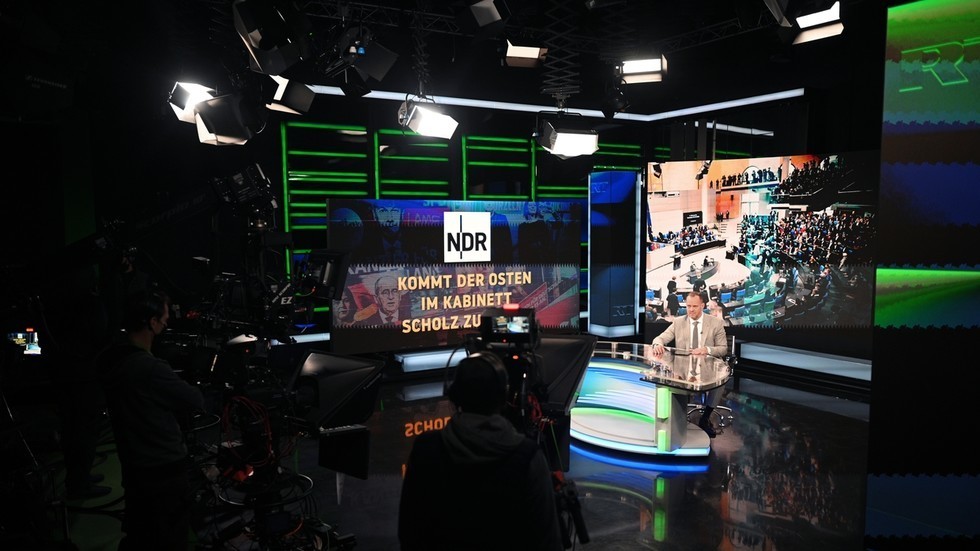 Russia responds to ‘cowboy’ clampdown on RT DE