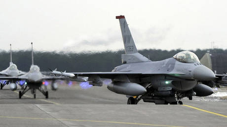FILE PHOTO. F-16 jet fighters from the US Air Force at a base in Japan. © US AIR FORCE / JIJI PRESS / AFP
