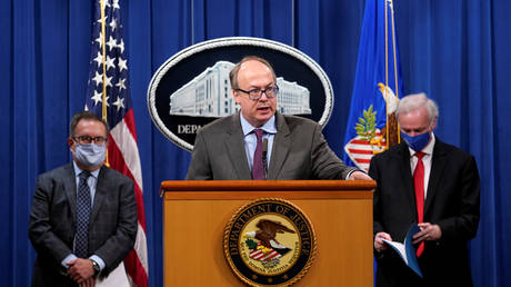 FILE PHOTO: Assistant Attorney General Jeffrey Clark at a news conference at the Justice Department in Washington, U.S., September 14, 2020. © REUTERS/Susan Walsh