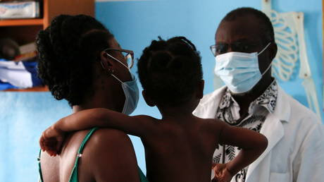A doctor prepares to treat a girl with malaria at a clinic in Ivory Coast. © Reuters  /Luc Gnago