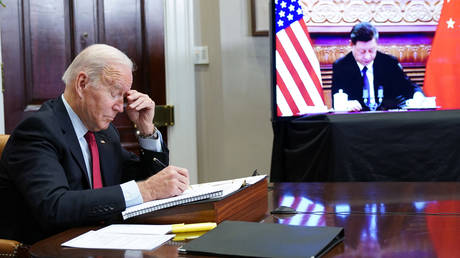 FILE PHOTO. US President Joe Biden with China's President Xi Jinping. © AFP / MANDEL NGAN