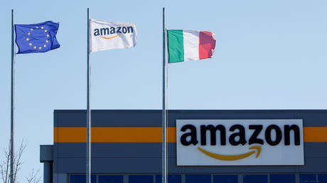 Amazon distribution centre in Passo Corese, Italy © Reuters / Remo Casilli