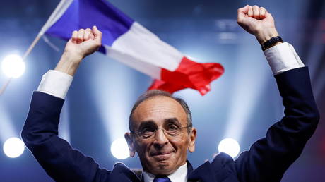 French far-right commentator Eric Zemmour, a candidate in the 2022 French presidential election, attends a political campaign rally in Villepinte near Paris, France, December 5, 2021. © REUTERS / Christian Hartmann