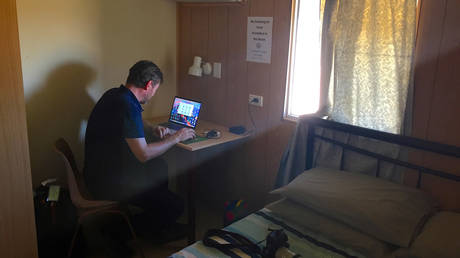 Court rules injury on way from bed to desk a &lsquo;workplace accident&rsquo;