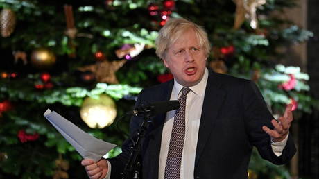 Boris Johnson makes a speech as he visits a UK Food and Drinks market set up in Downing Street, London, November 30, 2021 © Reuters / Justin Tallis