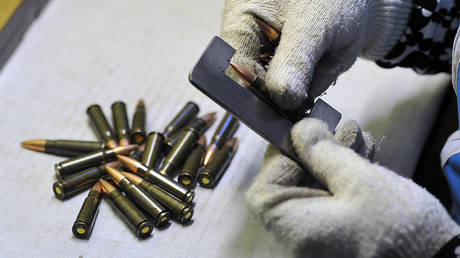 Cartridge manufacturing at the Yuri Andropov Klimovsk specialized munitions plant. © Sputnik / Ruslan Krivobok