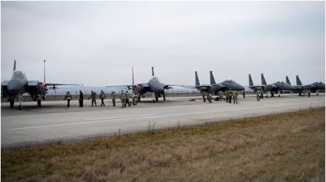 US Air Force 336th Fighter Squadron planes arrive in Romania, December 15, 2021. © Airman 1st Class Cedrique Oldaker/48th Fighter Wing Public Affairs