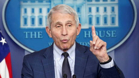 Dr. Anthony Fauci speaks about the Omicron coronavirus variant during a press briefing at the White House in Washington, DC, December 1, 2021 © Reuters / Kevin Lamarque